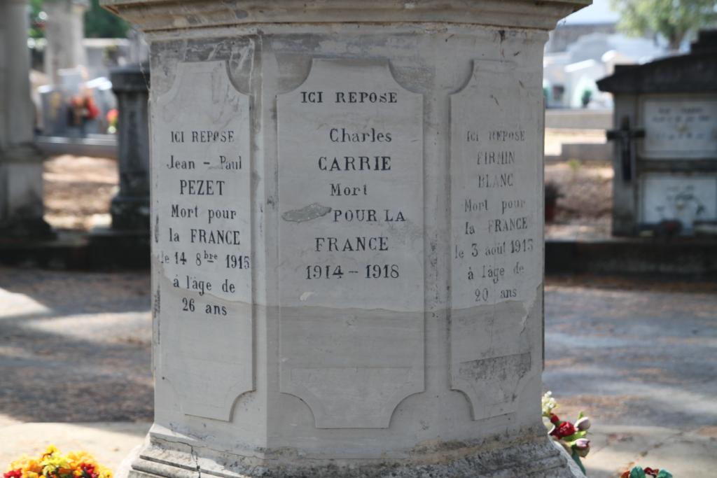 ensemble de 2 monuments aux morts et une croix monumentale à la mémoire des militaires morts au combat