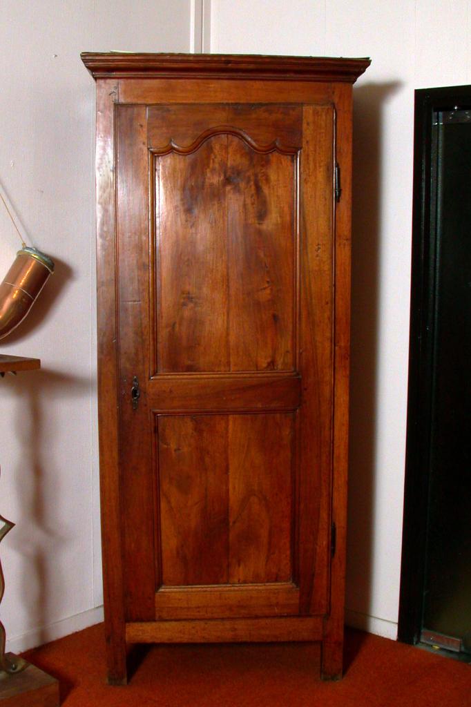 armoire : bonnetière