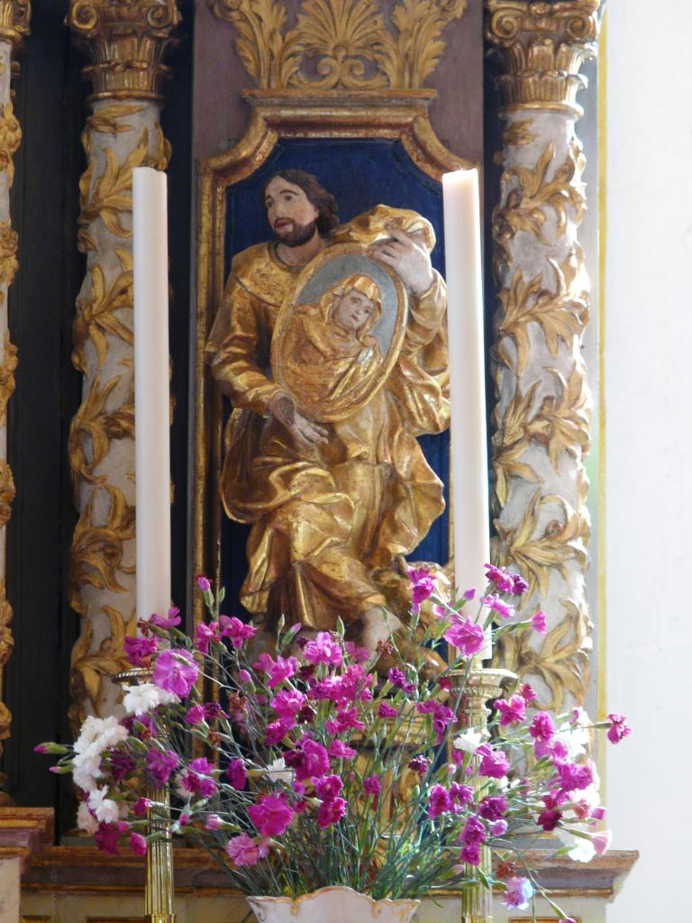 ensemble du retable du maître-autel : retable architecturé, autel tombeau, gradin d'autel, tabernacle, statues (8)