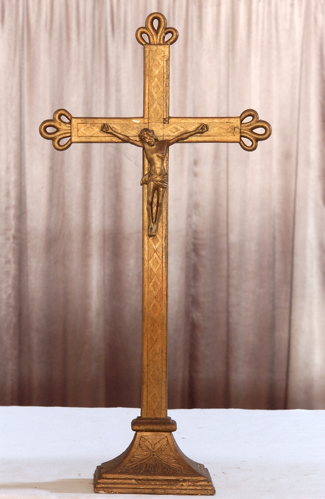 croix d'autel : Christ en croix