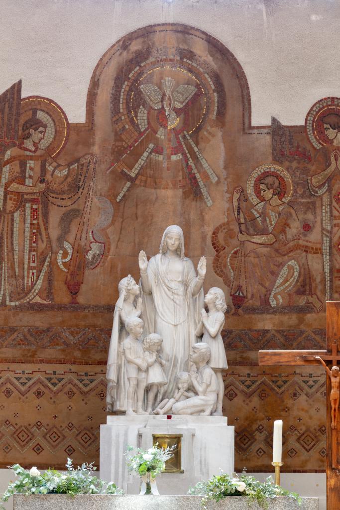 groupe sculpté : Vierge entourée d'enfants