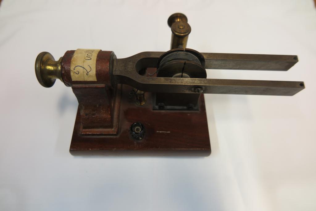 la collection d'objets de physique du lycée Saint-Sernin