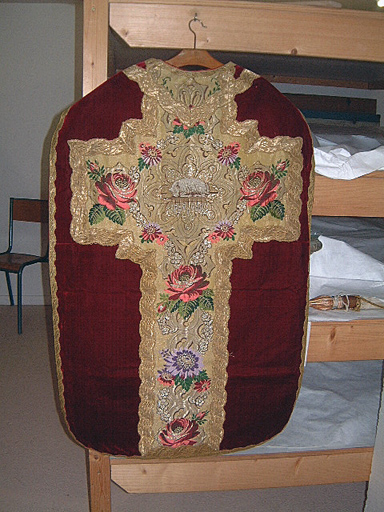 chasuble , étole de clerc : ornement rouge 1