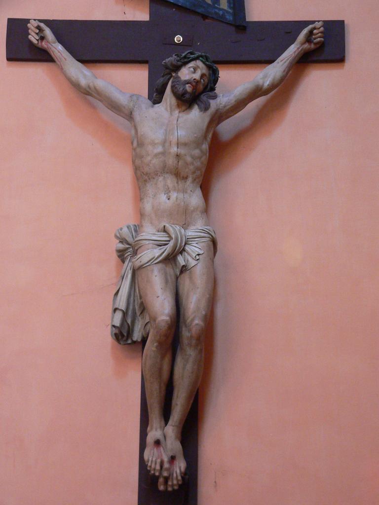 statue : Christ en croix