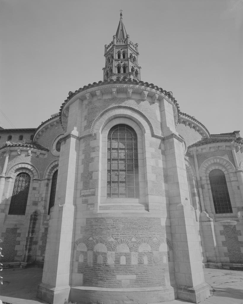 Abbaye de chanoines de saint Augustin, dite basilique Saint-Sernin, actuellement église paroissiale