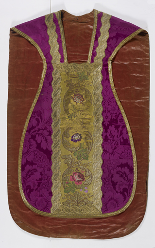 Chasuble violette avec étole, manipule et bourse de corporal