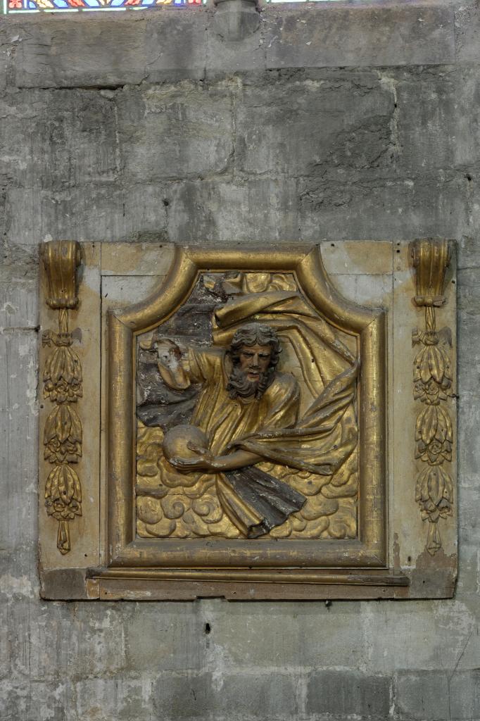 haut-relief, fronton d'un retable : Dieu le Père