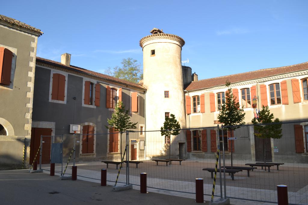 ancien château, actuellement mairie-école