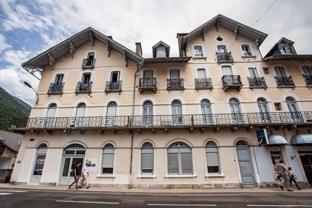 Hôtel de l'Univers (ancien), actuellement immeuble à logements et commerces