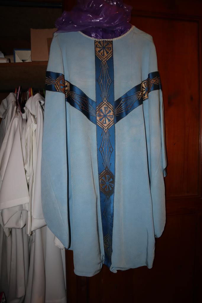 Ensemble de vêtements et ornements liturgiques