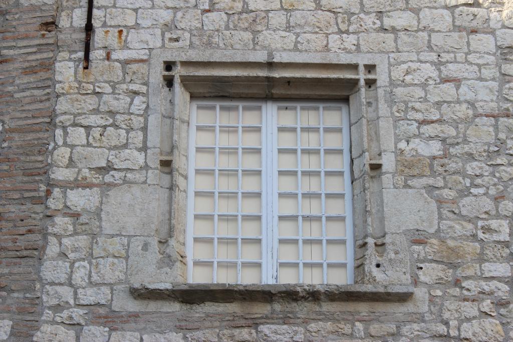 place des cornières (à couverts)