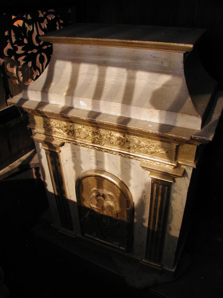 tabernacle (tabernacle architecturé) : Saint Michel tenant une balance et une épée