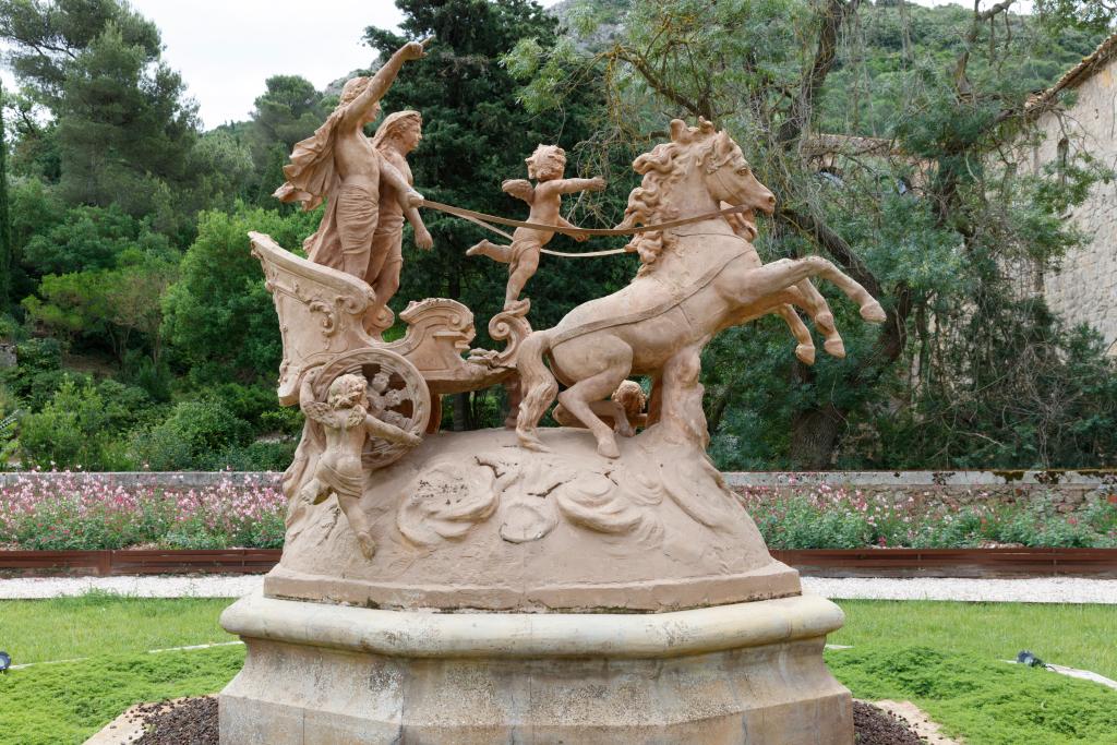 groupe sculpté : le char d'Apollon