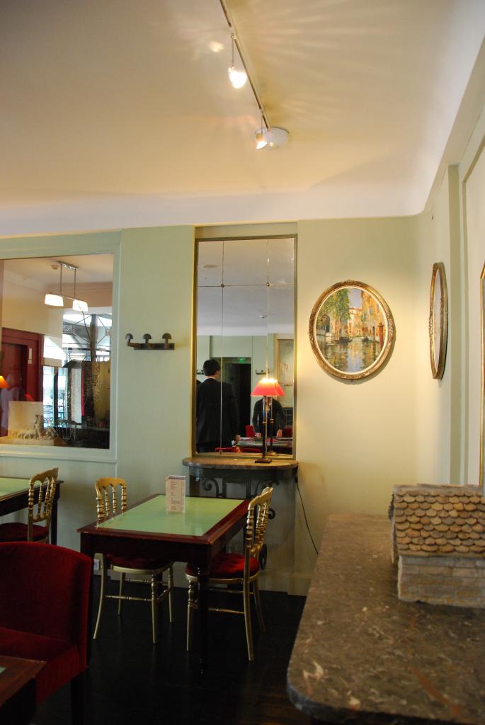 Grand Hôtel Broussy, aujourd'hui Hôtel Mercure, et Grand Café Riche, actuel café Le Broussy