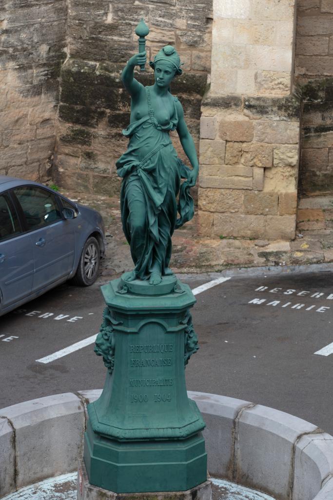 monument (monument commémoratif), fontaine monumentale, de la république