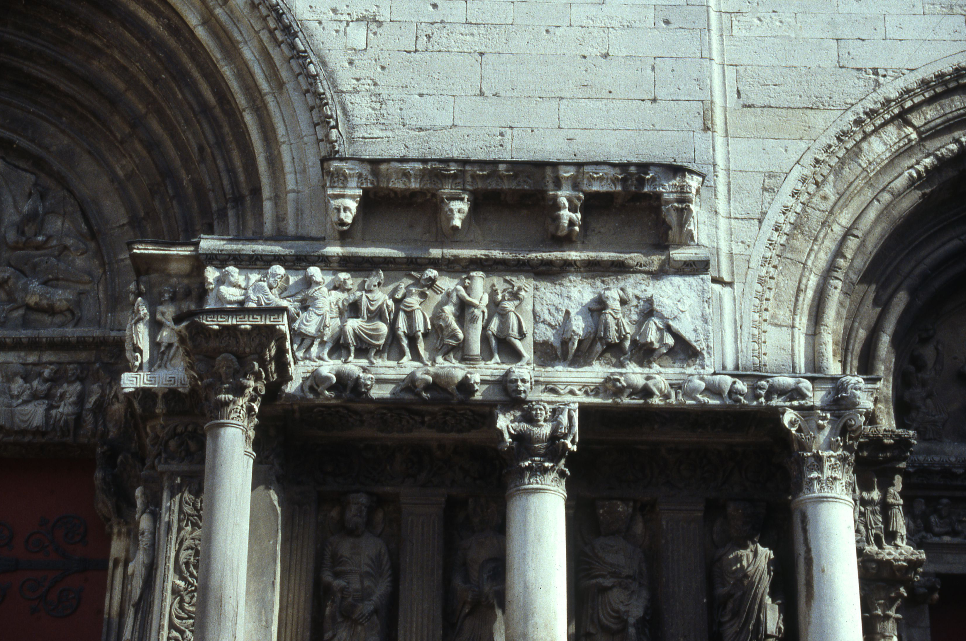 statues et hauts-reliefs du portail de Saint-Gilles