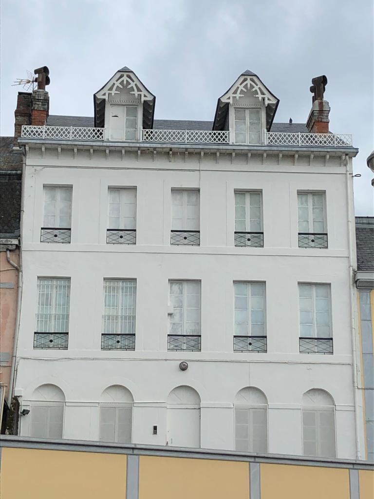 Café Napoléon, puis hôtel Beau Site, actuellement immeuble à logements et restaurant