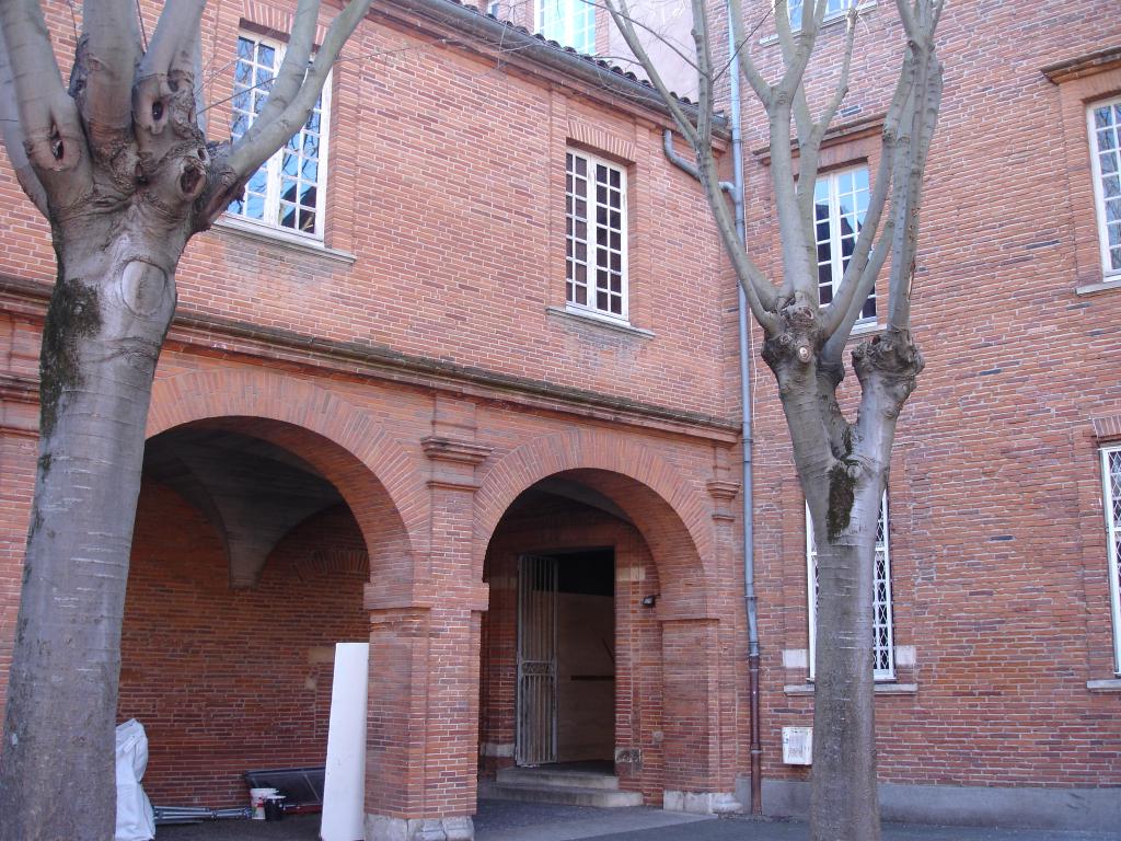 hôtel de Bernuy, puis collège universitaire, actuellement lycée Pierre de Fermat