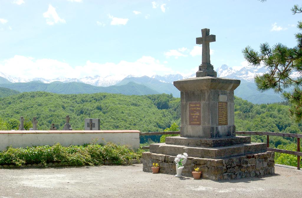 monument aux morts (croix de cimetière) de la guerre de 1914-1918 et de la guerre de 1939-1945
