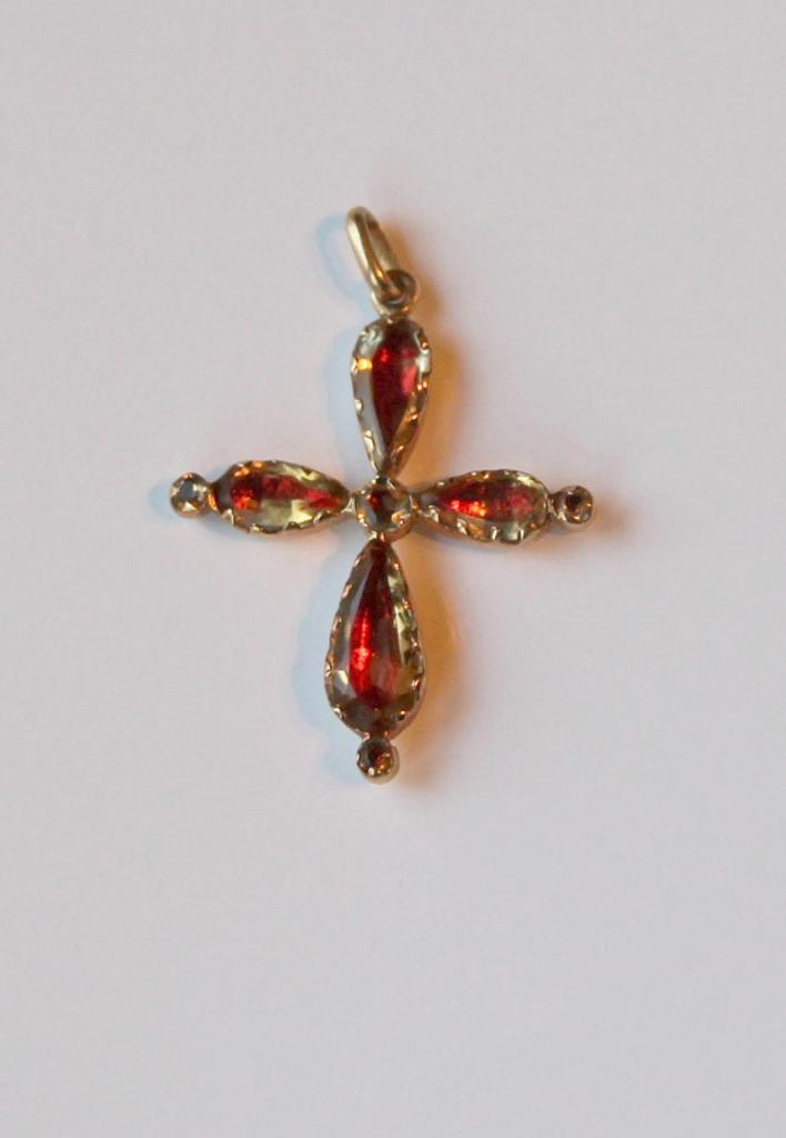 Pendentif en forme de croix