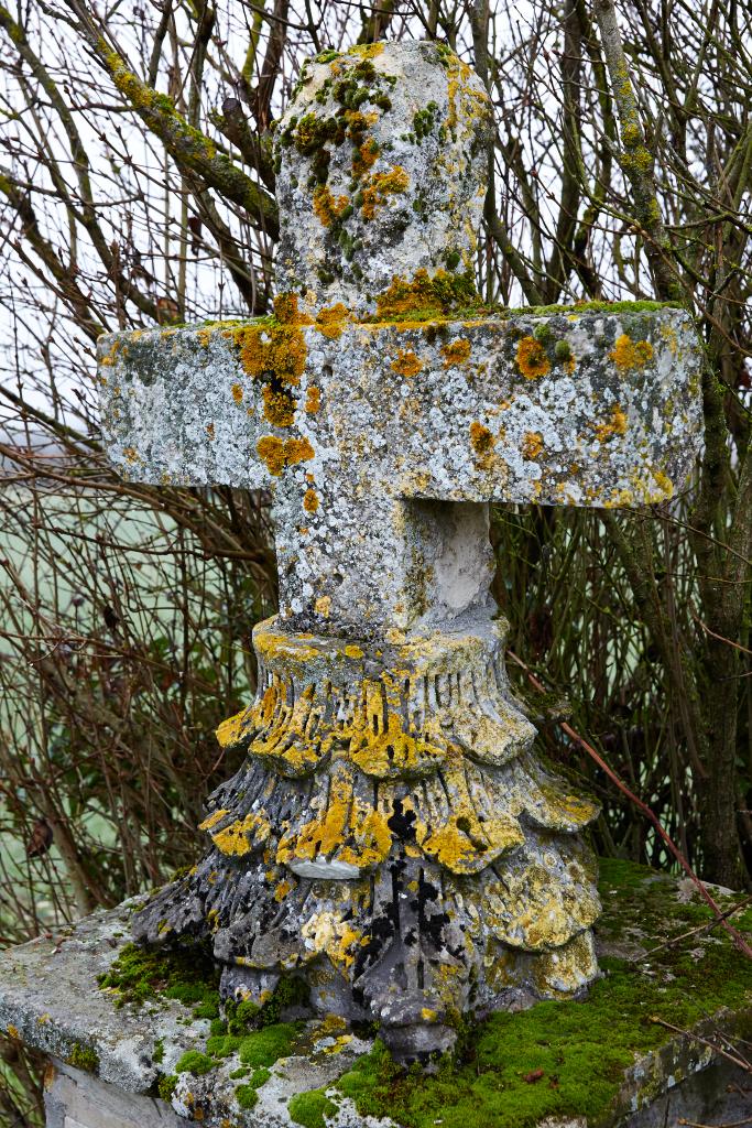chapiteau (socle de croix de chemin)