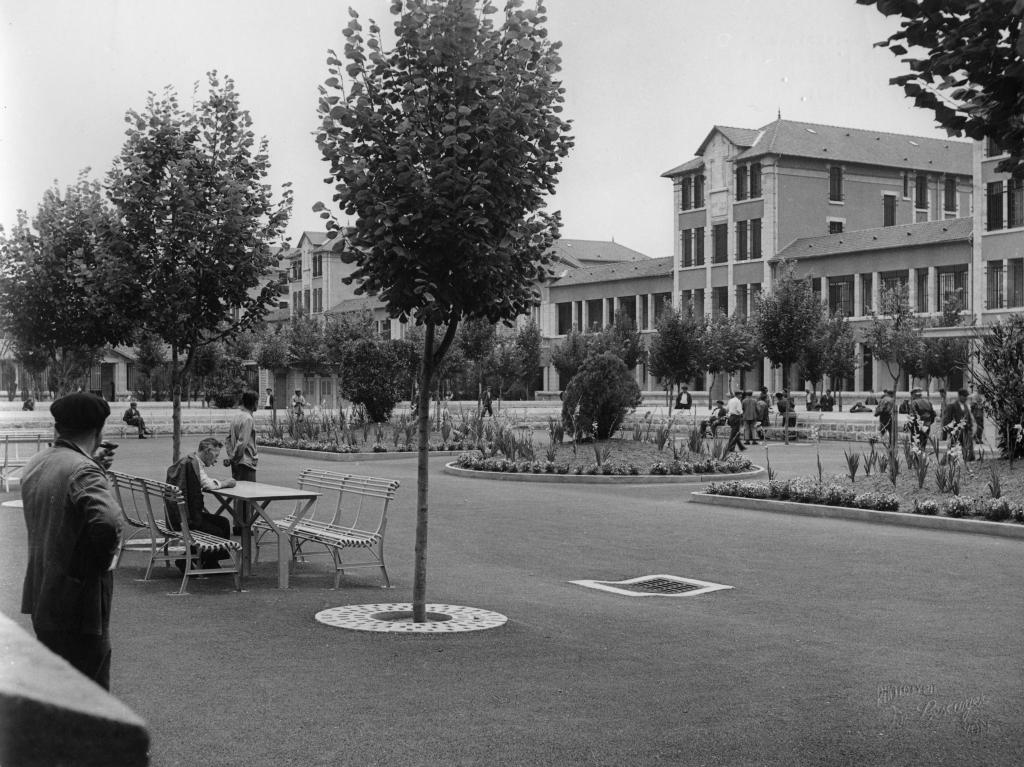 hôpital psychiatrique de Cayssiols, aujourd'hui centre Hospitalier Sainte-Marie de Rodez