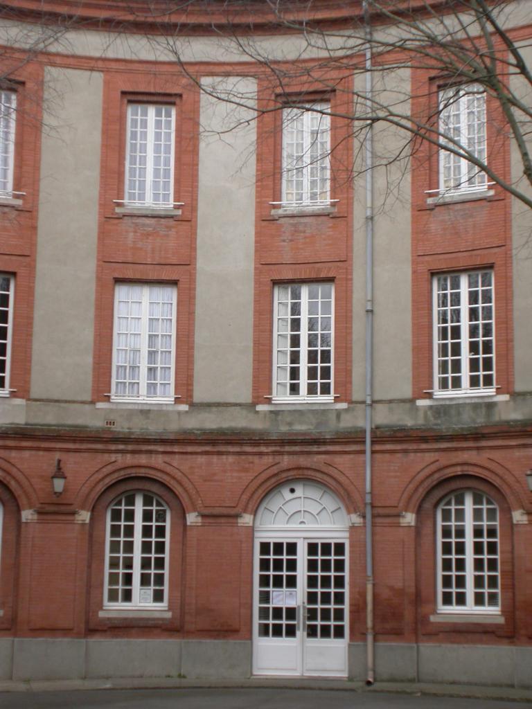 hôtel de Bernuy, puis collège universitaire, actuellement lycée Pierre de Fermat