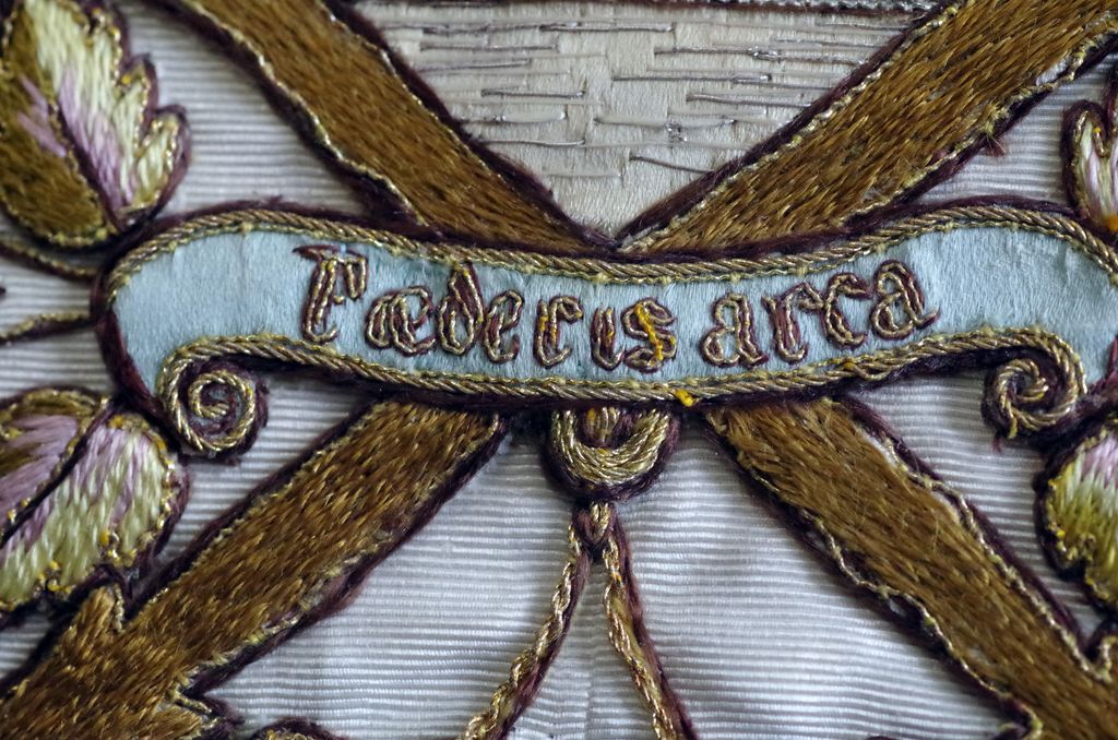 chasuble blanche avec étole