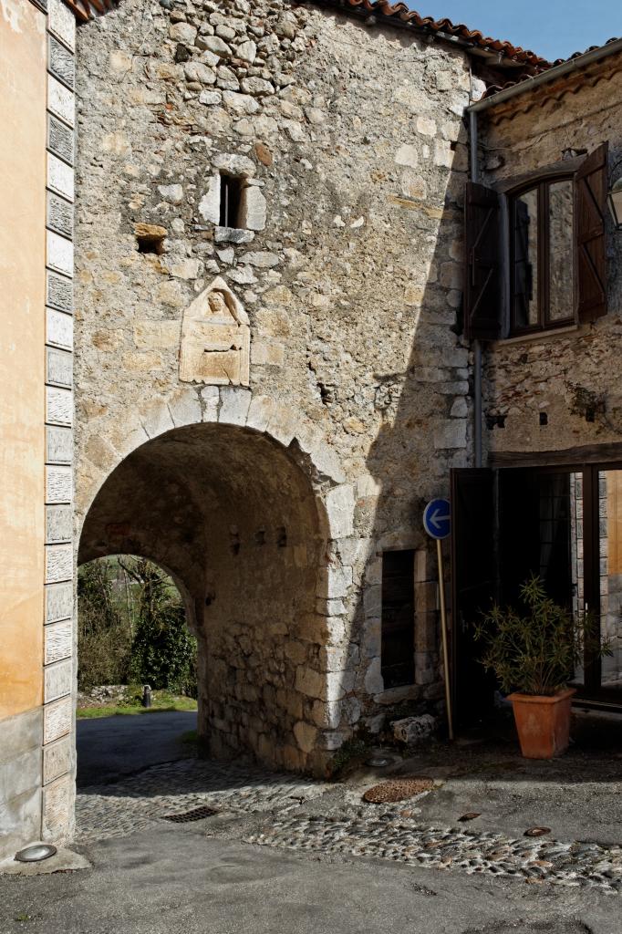 enceinte de la ville haute de Saint-Bertrand-de-Comminges