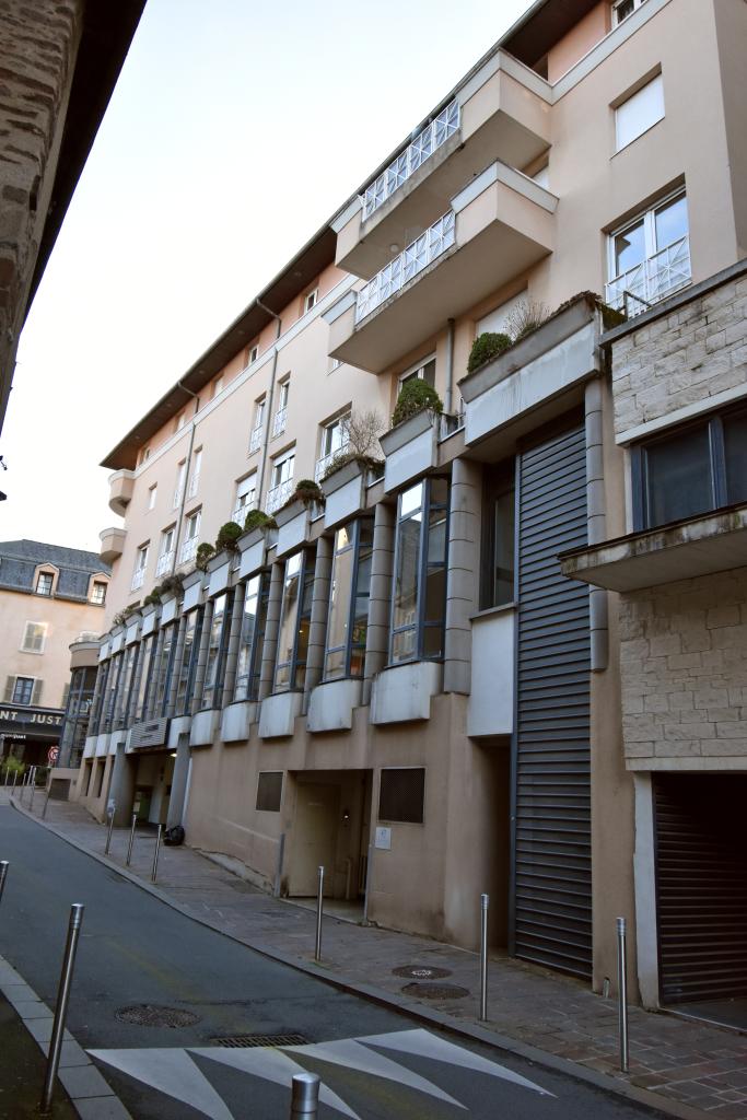 médiathèque, immeuble et parking souterrain.