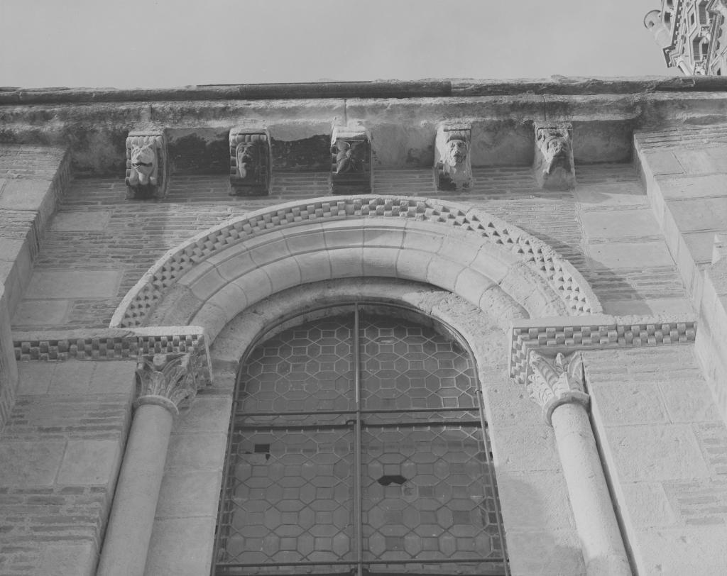Abbaye de chanoines de saint Augustin, dite basilique Saint-Sernin, actuellement église paroissiale