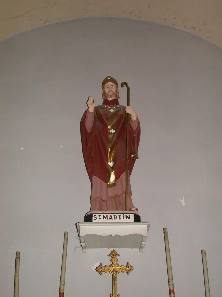 ensemble du monument aux morts (4 plaques et un tableau commémoratifs) des guerres napoléoniennes, de la guerre de 1914-1918 et de la guerre de 1939-1945, des statues (grandeur nature) des statues de Saint-Martin et sa console, de Jeanne d'Arc et d'une croix de guerre