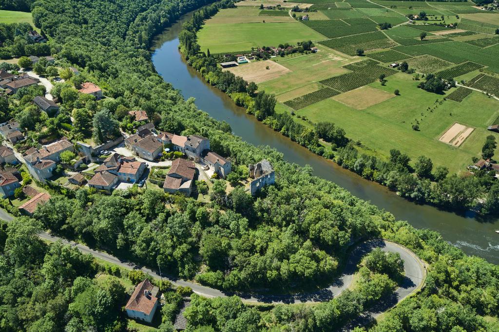 bourg : castrum