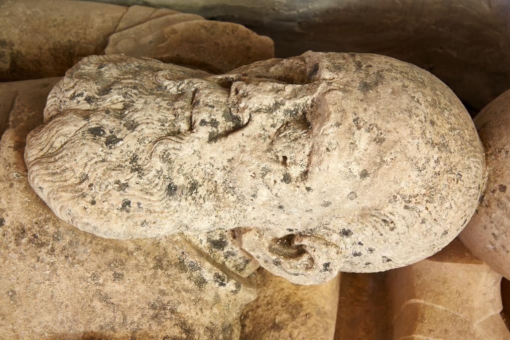 tombeau (gisant) : chevalier du Cluzel