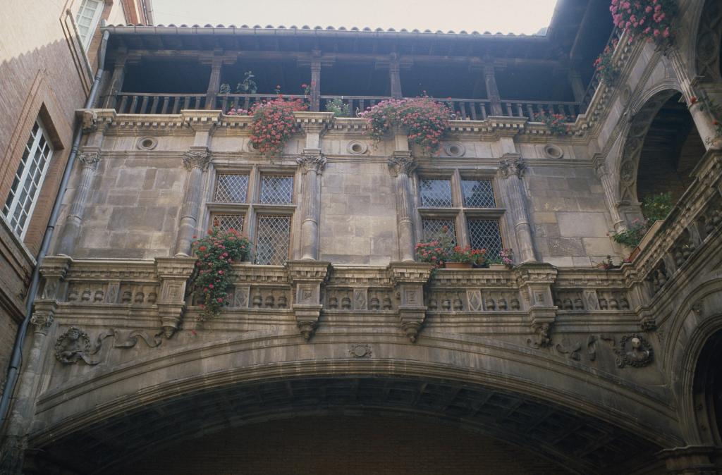 hôtel de Bernuy, puis collège universitaire, actuellement lycée Pierre de Fermat