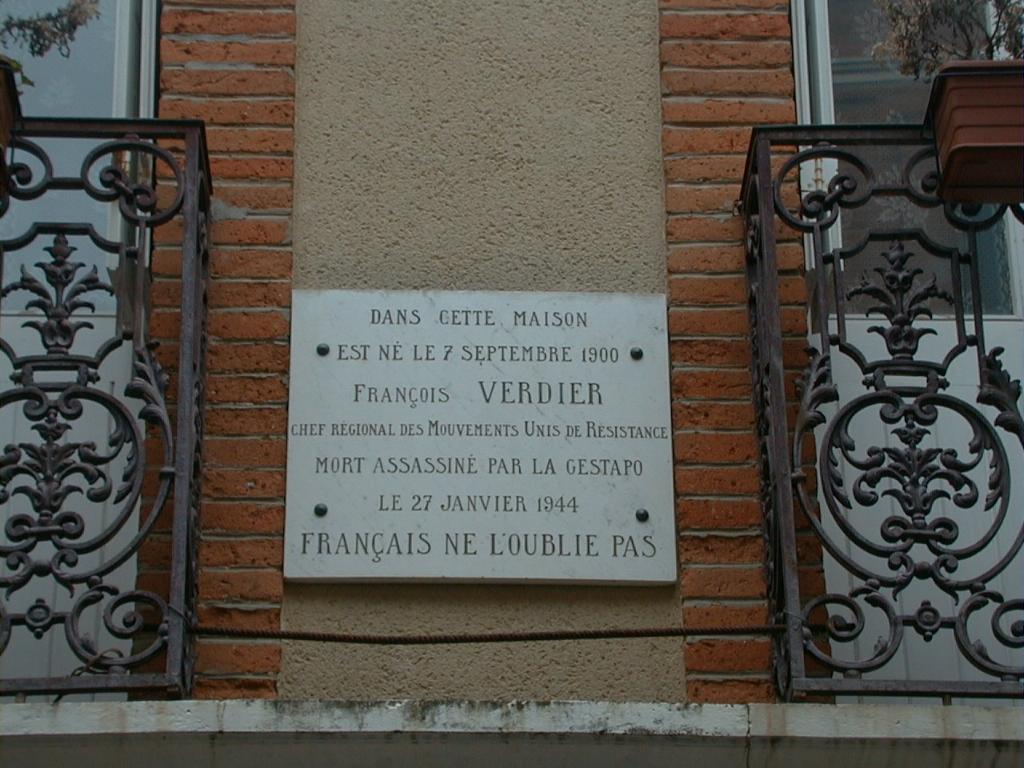plaque commémorative de la guerre de 1939-1945 dédiée à François Verdier