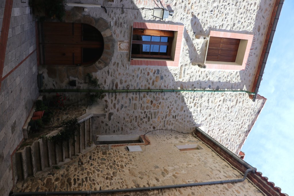 ancien château actuellement maison Maison Vergès