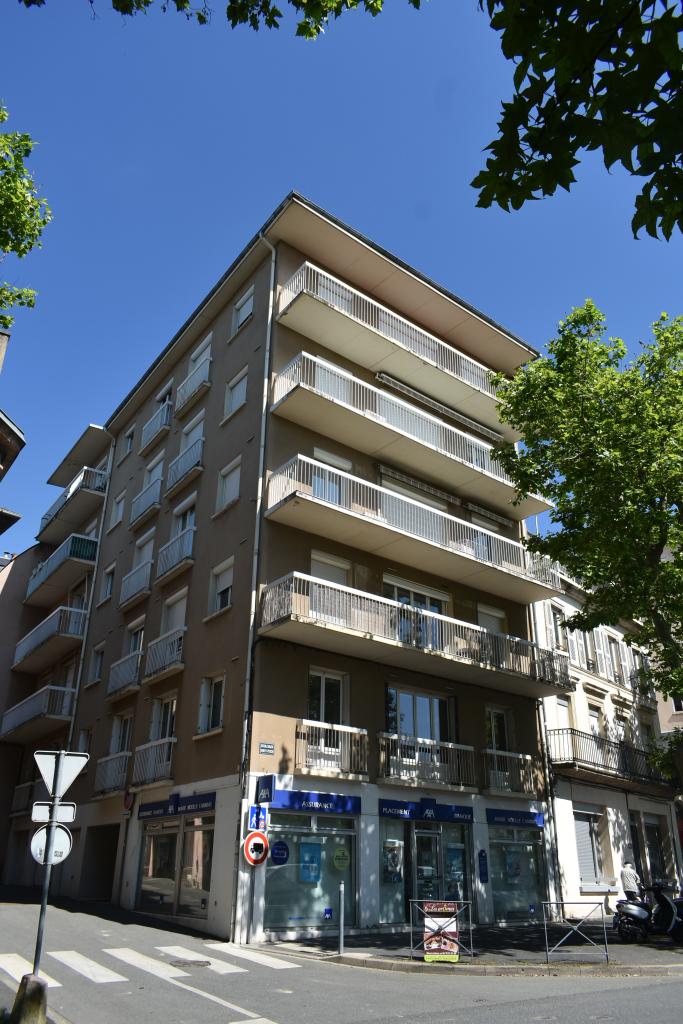 Immeuble à boutique