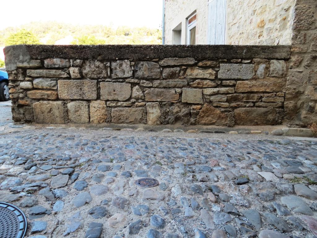 maisons modernes et contemporaines avec remploi médiéval à Lagrasse