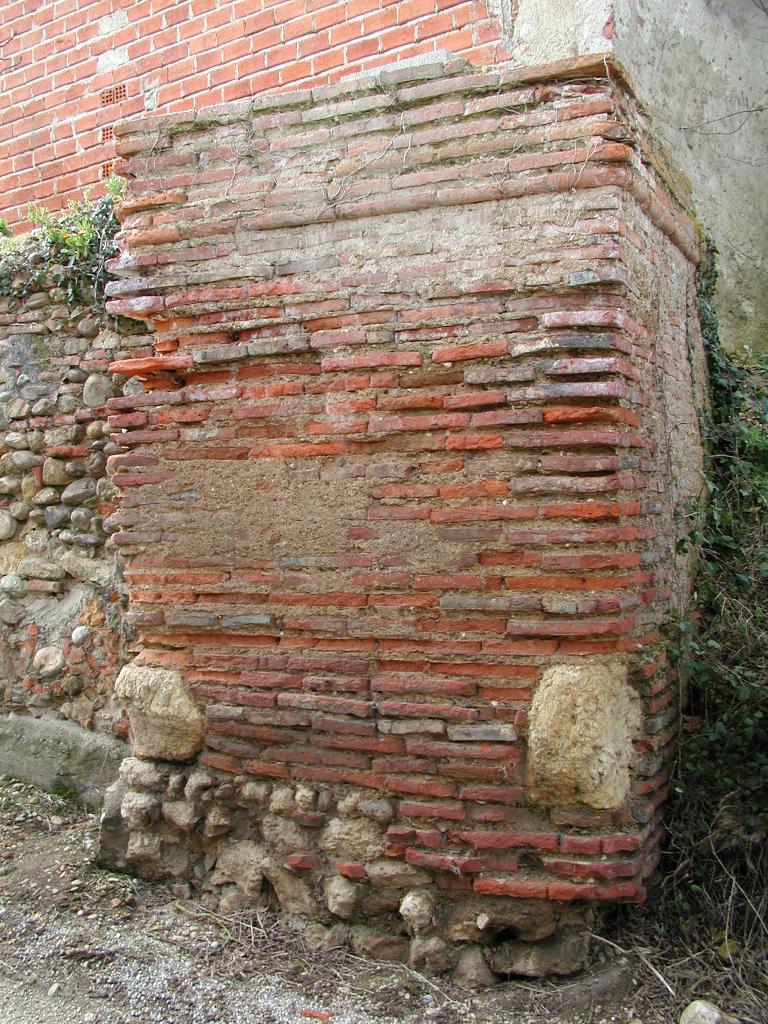 ancien édifice fortifié actuellement maison d'habitation