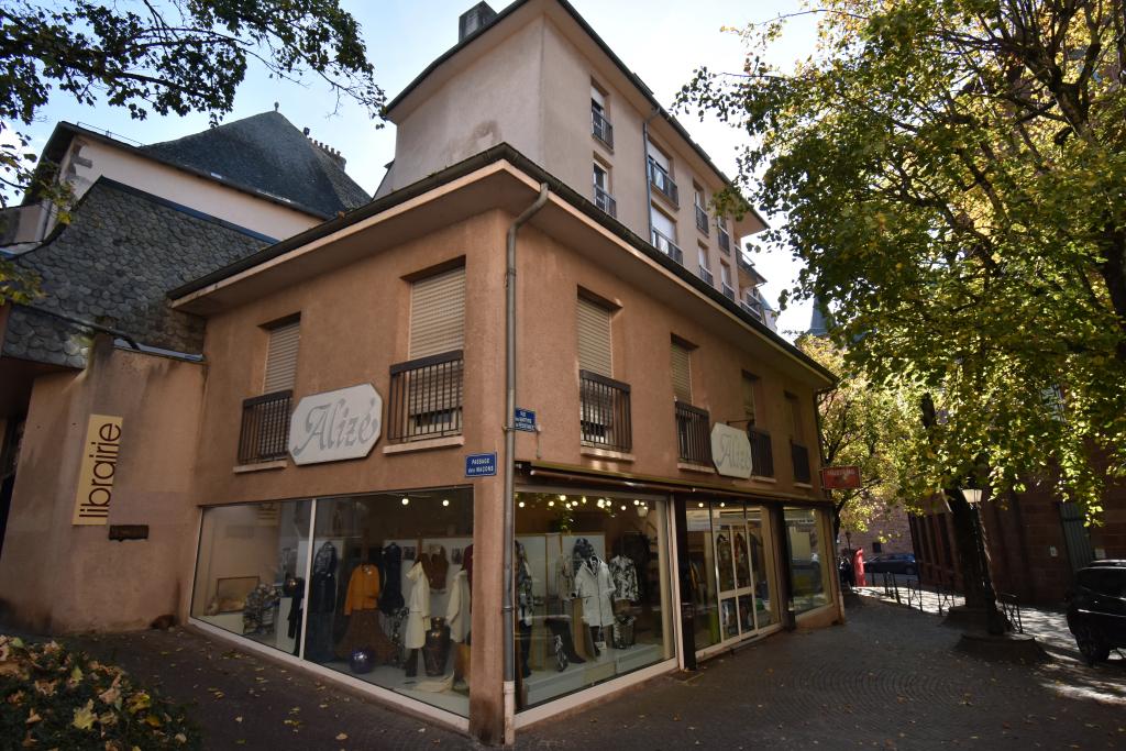 Immeuble à boutique
