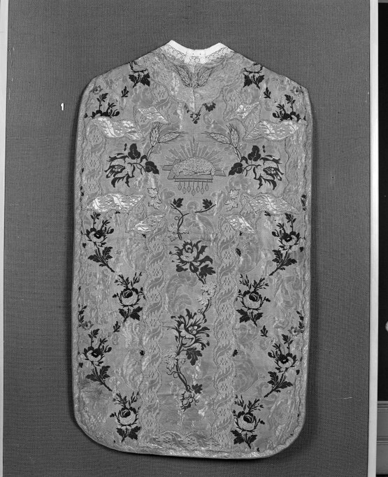 chasuble,étole,manipule,bourse de corporal,voile de calice