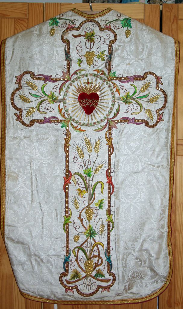 sommaire des textiles de l'église de Saint-Michel-d'Euzet