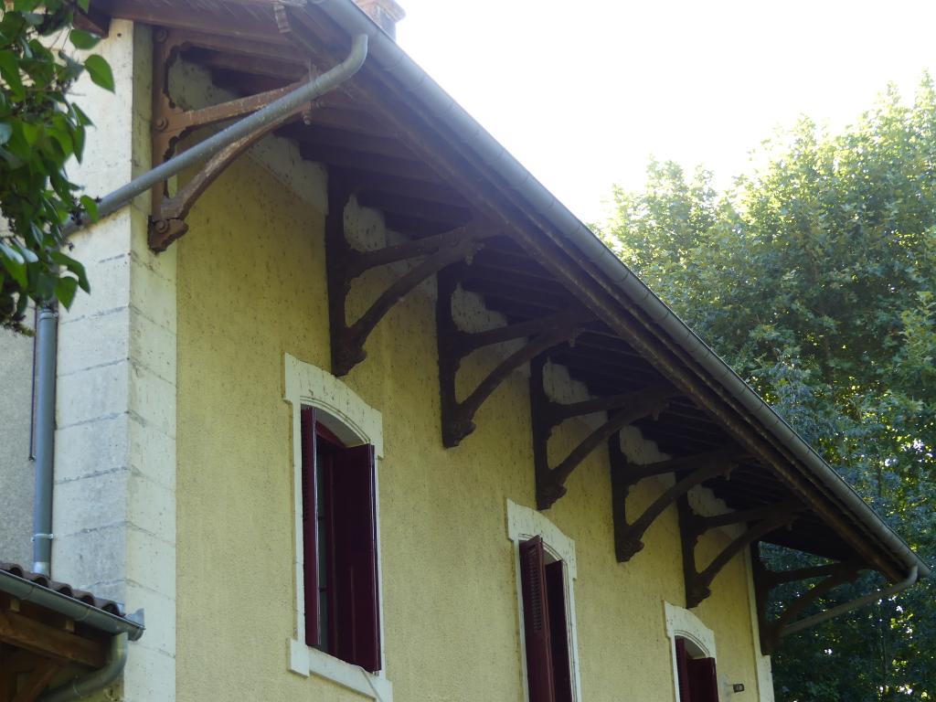 gare de Conduché, aujourd'hui gîte d'étape et brasserie "Les Deux Vallées"