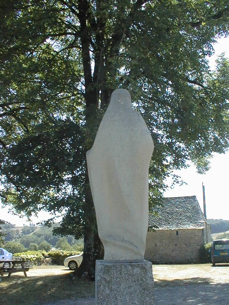 statue (colossal) : Vierge