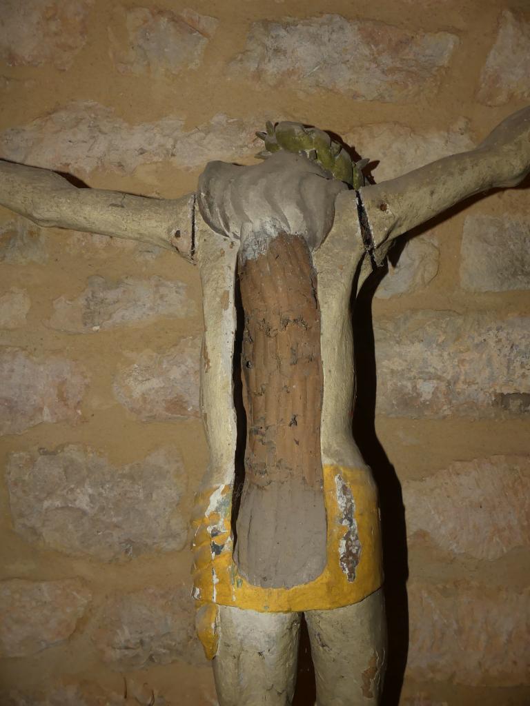 statue : Christ en croix