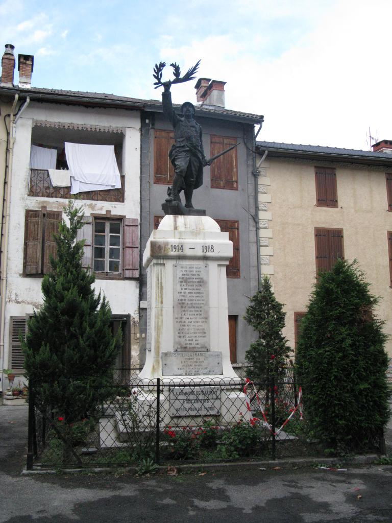 monument aux morts de la guerre de 1914-1918, de la guerre de 1939-1945, de la guerre de 1946-1954 et de la guerre de 1954-1962.