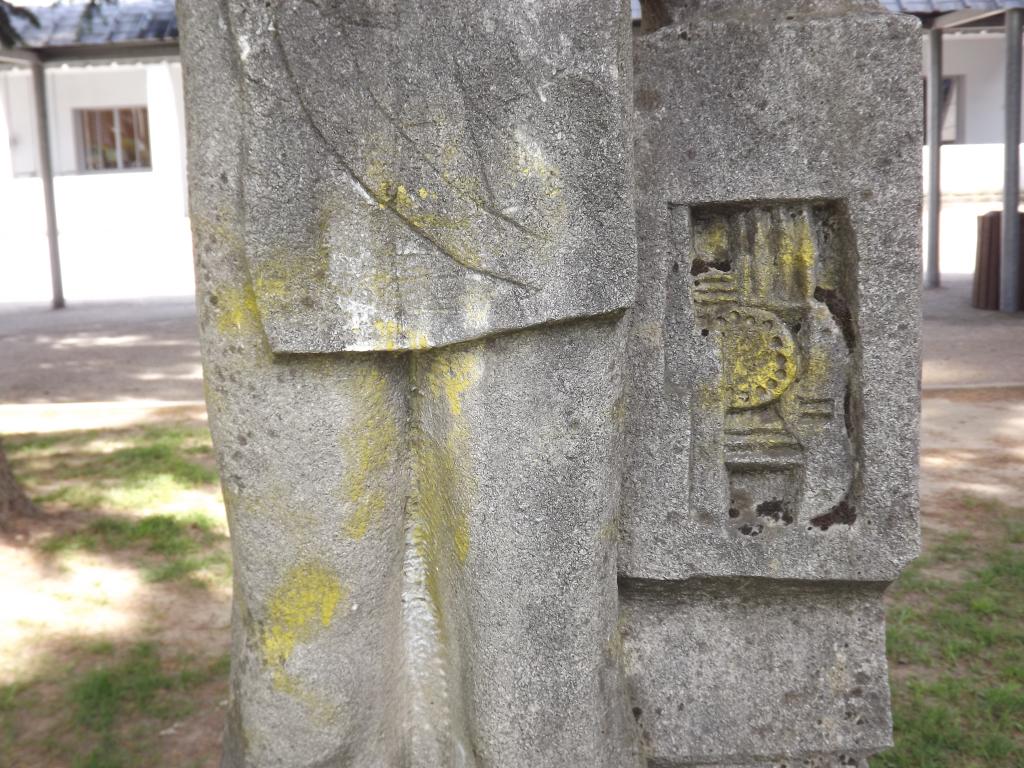 sculpture : allégorie de l'enseignement technique