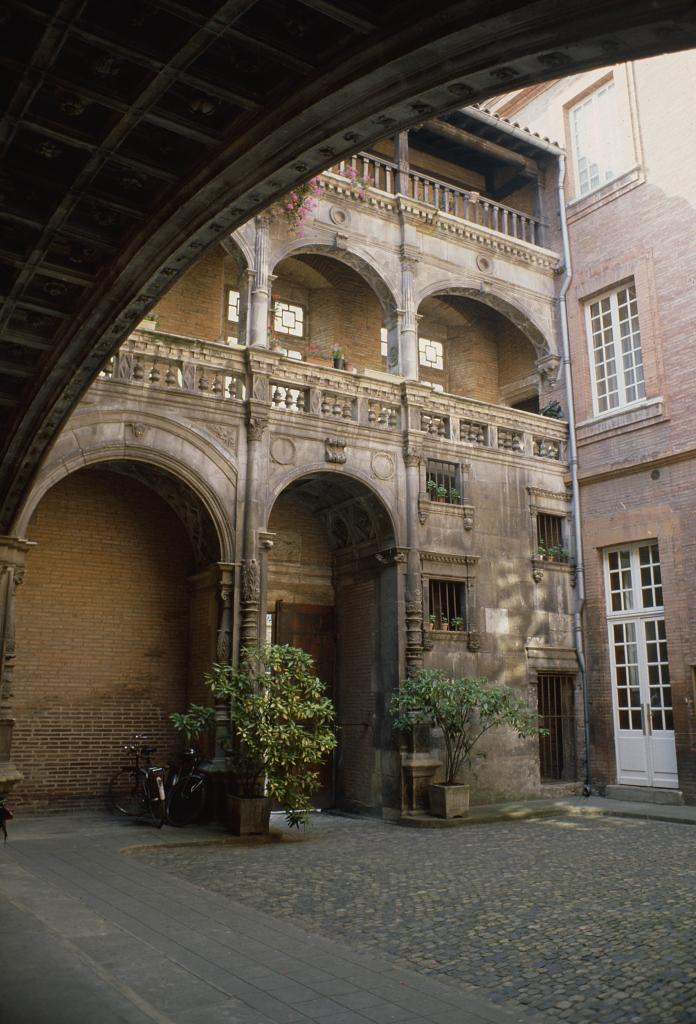 hôtel de Bernuy, puis collège universitaire, actuellement lycée Pierre de Fermat