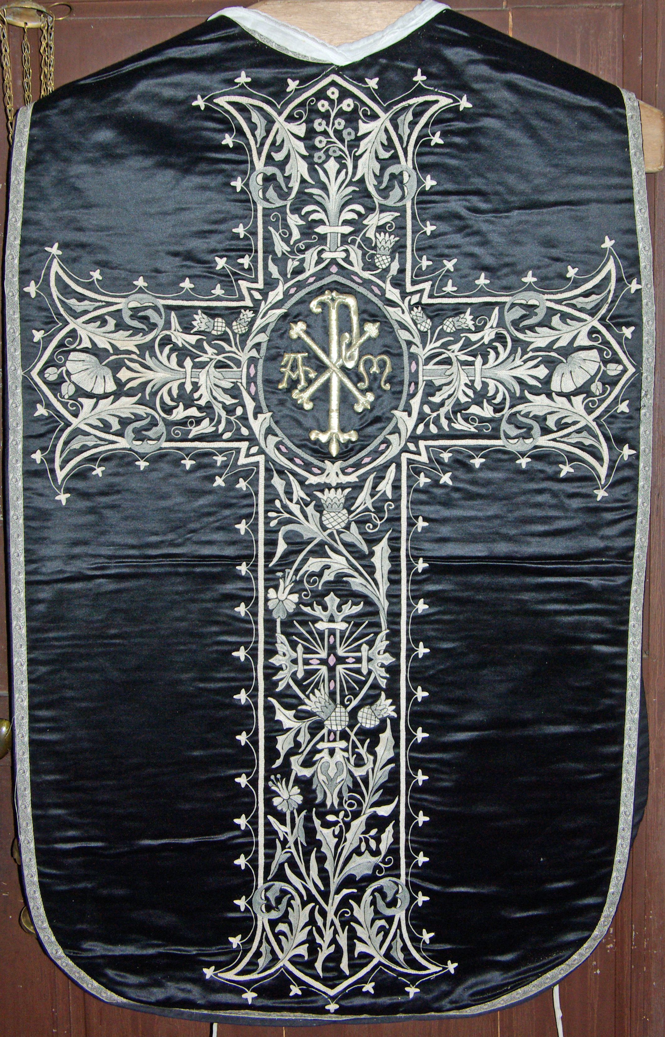 sommaire des textiles de l'église Notre-Dame de Fontarèches